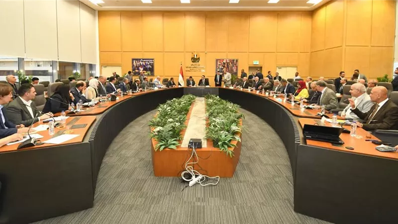 وزير الإسكان يعقد اجتماعه الدوري مع أعضاء البرلمان.. تفاصيل 