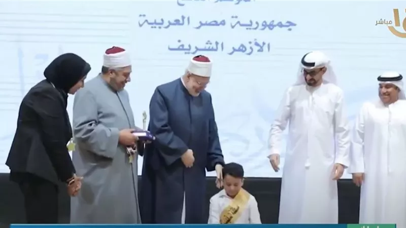 «كالعصفور المحلق».. طفل مصري يحصد المركز الأول في «تحدي القراءة العربي»