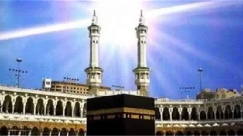 في مشهد مهيب.. لحظة تعامد الشمس على الكعبة المشرفة| لايف