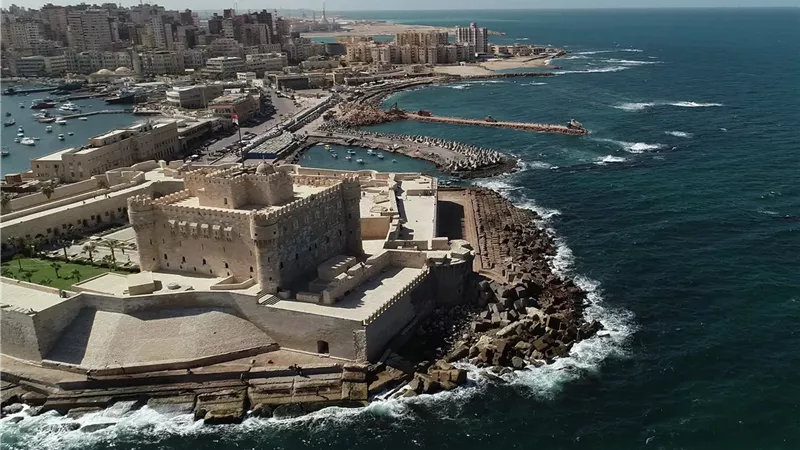  أستاذ الأثار:عندنا مدينتين غارقتين كانوا على شواطئ الإسكندرية أيام الإسكندر