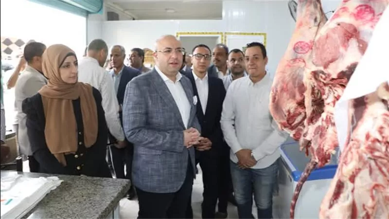 محافظ بني سويف يفتتح ثاني معرض للحوم والسلع استعدادا للأضحى 