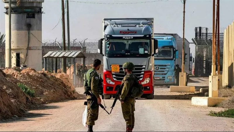 110 حوادث موثقة.. جيش الاحتلال يبرئ حماس من نهب المساعدات في غزة
