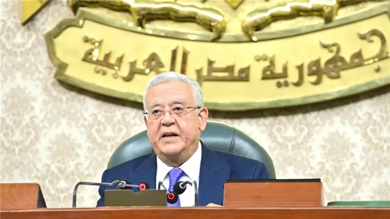 رئيس النواب ينتقد غياب وزير الاتصالات.. ووزير الشؤون النيابية يرد