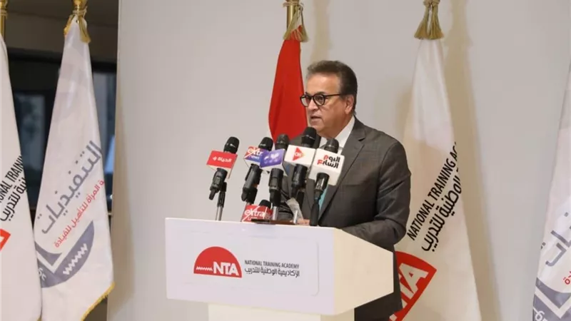 وزير الصحة يترأس إحدى لجان اختبارات القبول لبرنامج 