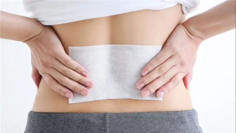 كل ما تحتاج معرفته عن لصقة الظهر: الفوائد طريقة الاستخدام 