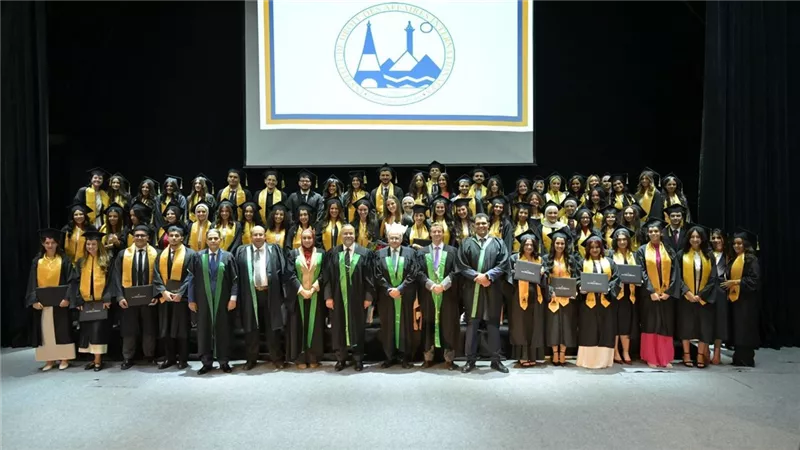 جامعة القاهرة تحتفل بتخريج دفعة جديدة من كلية حقوق السوربون