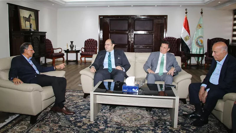 وزير الزراعة يبحث مع رئيس جهاز حماية المنافسة واتحاد الدواجن النهوض بالقطاع