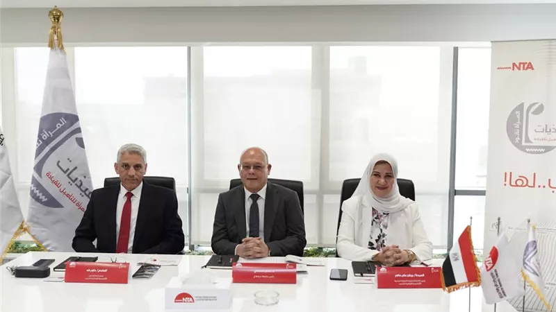 رئيس جامعة سوهاج يتراس لجنة اختيار المرشحات لبرنامج المرأة 