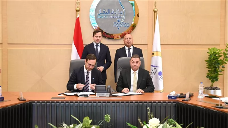 كامل الوزير يبحث التوسع في توطين صناعات الأتوبيسات الكهربائية بمصر