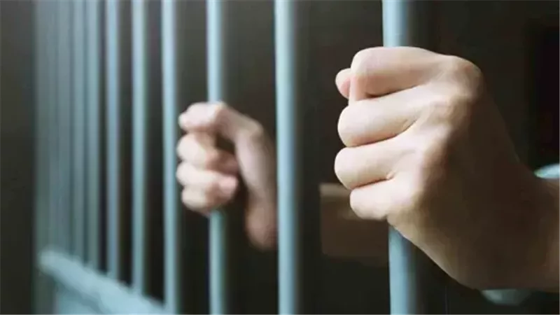 مصري بقيرغيزستان يستغيث: مسجون منذ 5 أشهر بكلمة من إرهابي فلسطيني ولا أجد حلا