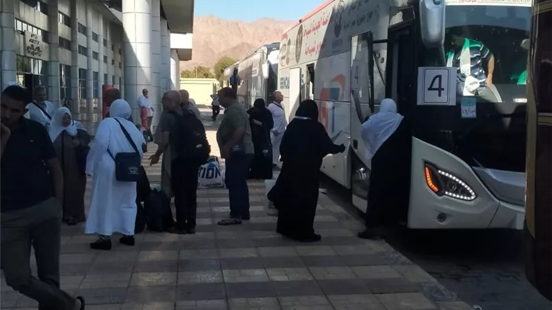 مغادرة 1397 من حجاج البر من ميناء نويبع عبر العبارتين 