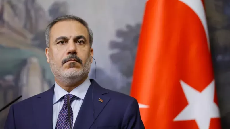 بعد موسكو.. وزير الخارجية التركي يصل كييف لإحياء مفاوضات السلام 