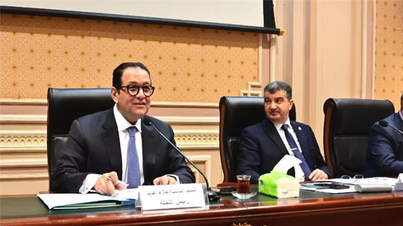 علاء عابد: 