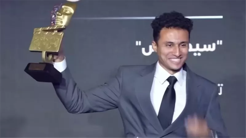 الحمد الله..مصطفى عماد يعرب عن سعادته بتكريمه من كأس انرجي 