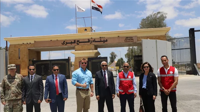 وفد أمريكي يزور معبر رفح ويُشيد بدور مصر في تهدئة الأوضاع في غزة| صور