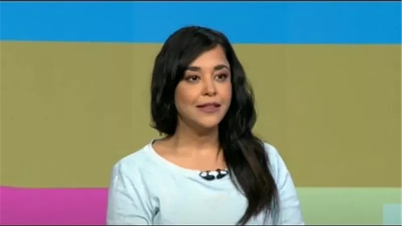 هوس المشاهير.. متى يصبح التشبه بالفنان خطرًا على الصحة النفسية؟