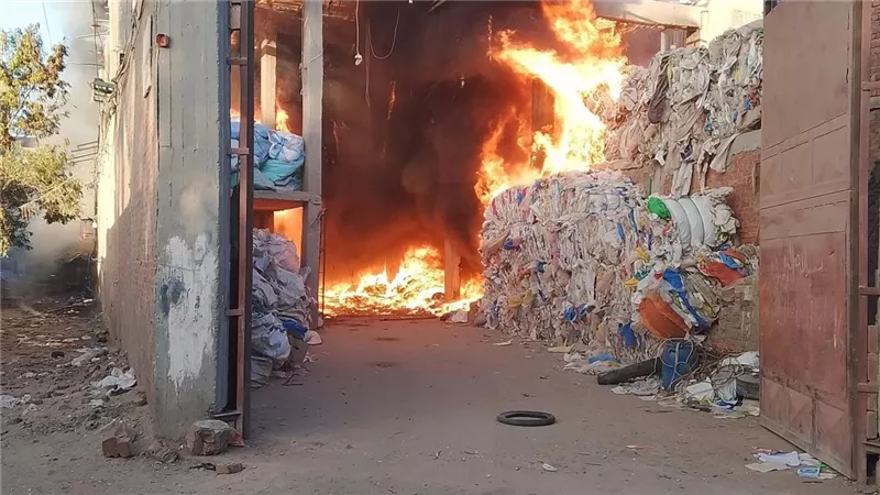 السيطرة على حريق بمنزل بمدينة كفر شكر بالقليوبية دون خسائر بشرية