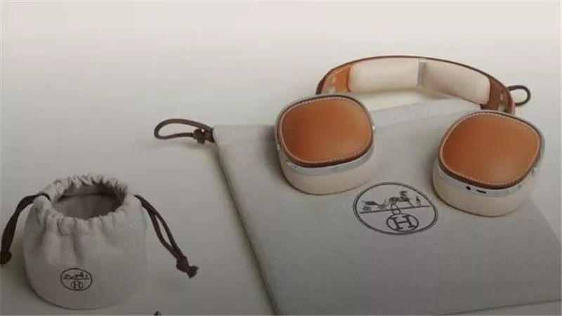 بـ15 ألف دولار Hermès تدخل عالم السماعات الفاخرة وتمزج الأناقة بالتكنولوجا