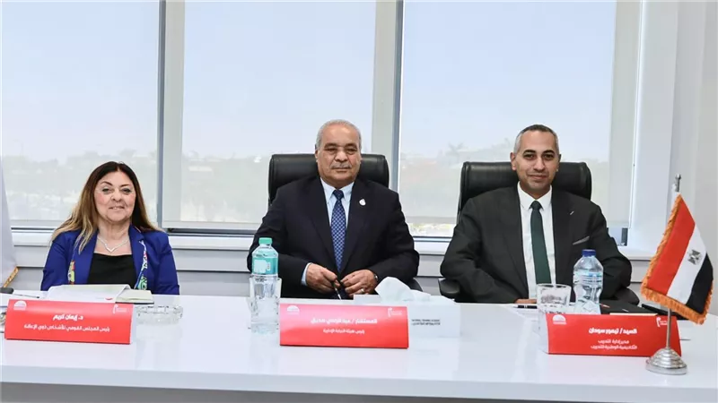 رئيس النيابة الإدارية يبحث التعاون مع الأكاديمية الوطنية لتدريب الكوادر