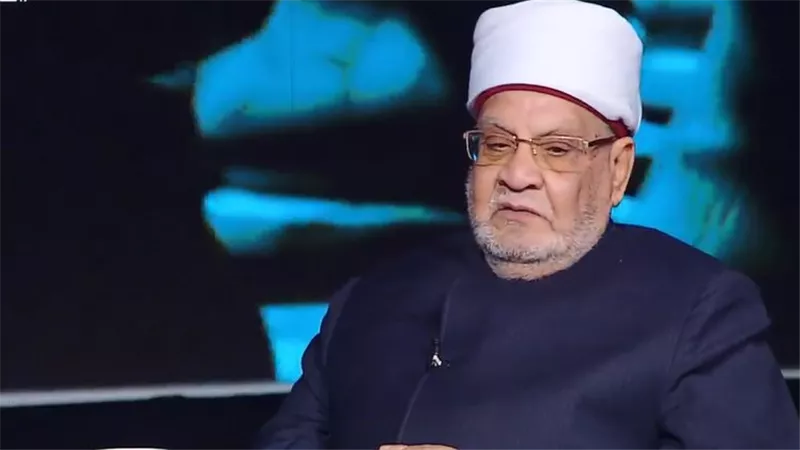 حرام شرعاً وشرك بالله .. أحمد كريمة يحذر من قراءة الفنجان