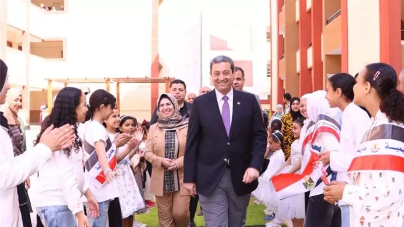 ممر شرفي طلابي في افتتاح مدرسة رفاعة الطهطاوي في دمياط 