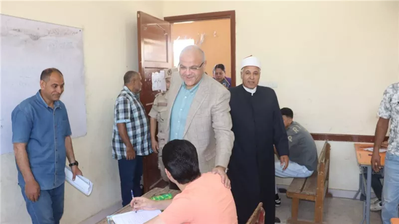 محافظ القليوبية يتفقد لجان امتحانات الشهادة الثانوية الأزهرية فى يومها الأول