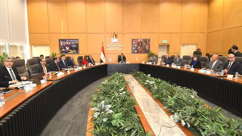 وزير الإسكان يوجه بسرعة الانتهاء من تنفيذ الوحدات المتبقية بالمشروعات لتسليمها