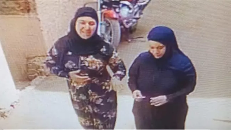 سيدتان تسرقان مصوغات ذهبية من السيدات في القرى بزعم إبطال السحر لهن 