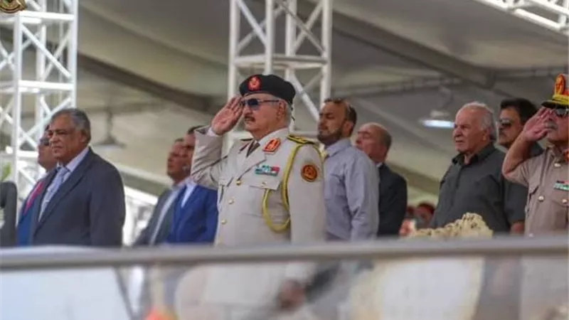 ما هي رسائل استعراض الجيش الليبي أثناء الاحتفال بذكرى عملية الكرامة؟