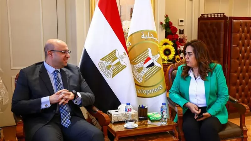   وزيرة التنمية المحلية تتابع مع محافظ بني سويف الموقف التنفيذي لـ حياة كريمة