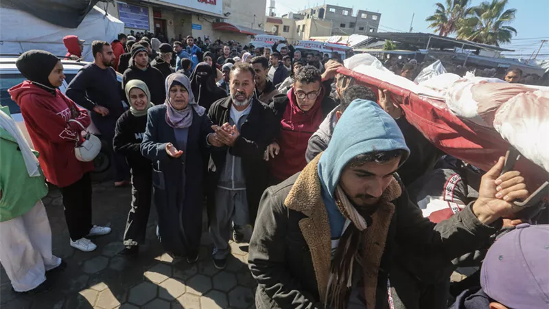 كارثة جديدة في غزة .. الهلال الأحمر يحذر من مجاعة ونفاد الأدوية