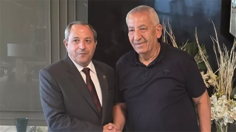 بعد لقاء مع المحافظ.. أبو علي يستجيب للجماهير ويبقى رئيسًا للنادي المصري