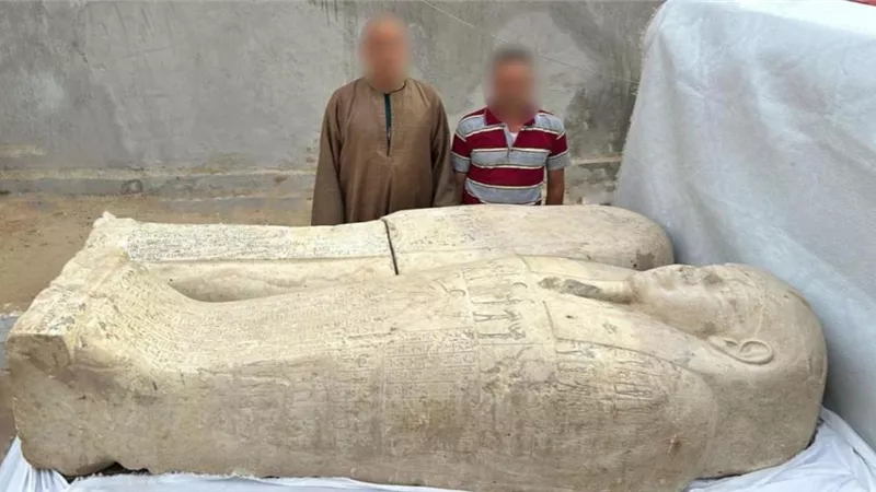ضربة أمنية موجعة لتجار الآثار.. ضبط تابوت فرعوني نادر بسوهاج