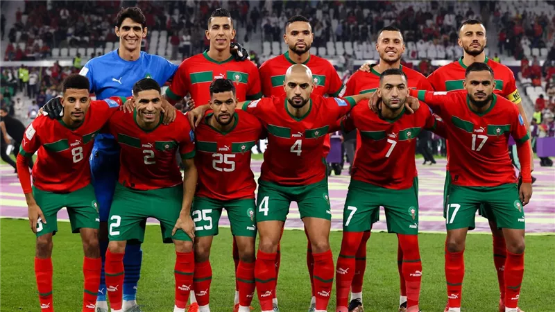 بفرمان من تين هاج .. بايرن ليفركوزن يبدأ مفاوضاته مع نجم منتخب المغرب