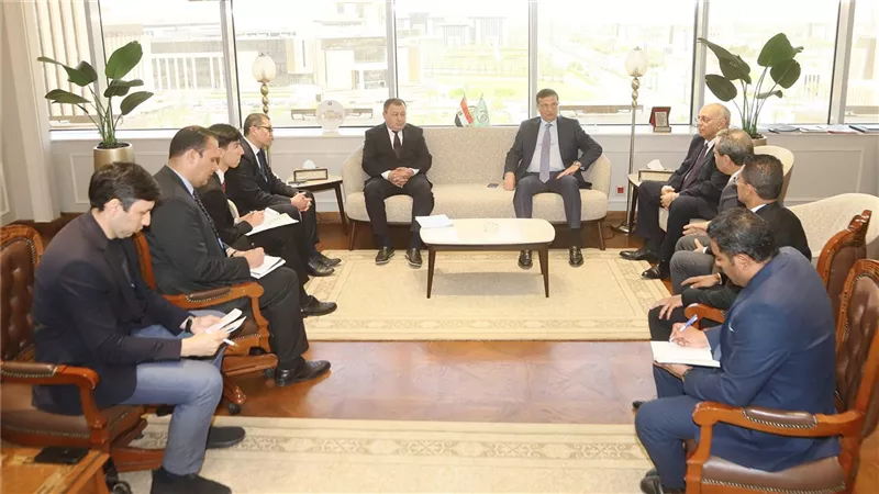 وزير الزراعة يبحث مع وفداً من أوزبكستان سبل التعاون 