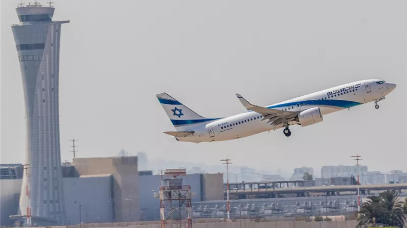 إغلاق جميع المطارات اليمنية حتى إشعار آخر بعد استهداف مدرج مطار صنعاء 