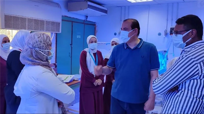 نائب وزير الصحة يتفقد المنشآت الصحية بالبحر الأحمر ويوجه بتحسين الخدمات