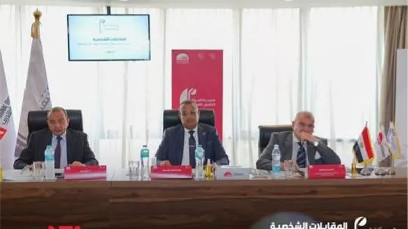 رئيس جامعة بنى سويف يشارك في مقابلات المرأة تقود للتنفيذيات 