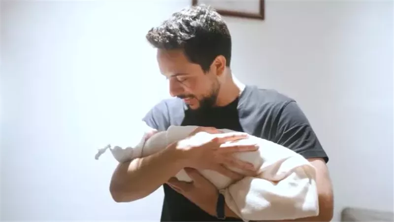 آلام كتف ولي العهد الأردني.. ما علاقة الأميرة الصغيرة إيمان؟