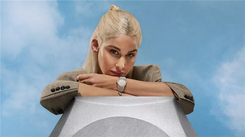 نور عريضة تصنع التاريخ : أول عربية في حملة Audemars Piguet العالمية