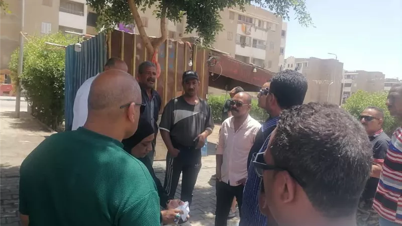 حملات مكثفة لإزالة التعديات على أملاك الدولة بحي عتاقة في السويس |صور