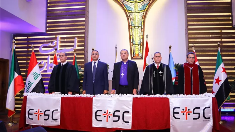رئيس الطائفة الإنجيلية يشهد تخريج الدفعة 154 من كلية اللاهوت المشيخية