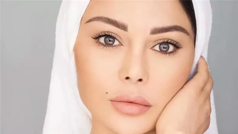 أسرار العناية بالبشرة.. ماذا تفعل هيفاء وهبي قبل الصعود على المسرح ؟  