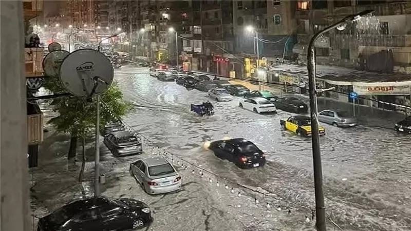 انهيار 10 عقارات وغرق 11 سيارة.. الخسائر المبدئية لـ عاصفة الإسكندرية
