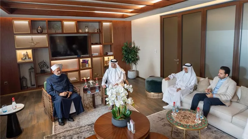 شيخ الأزهر يغادر مطار دبي متوجها للقاهرة عقب مشاركته بقمة الإعلام العربي