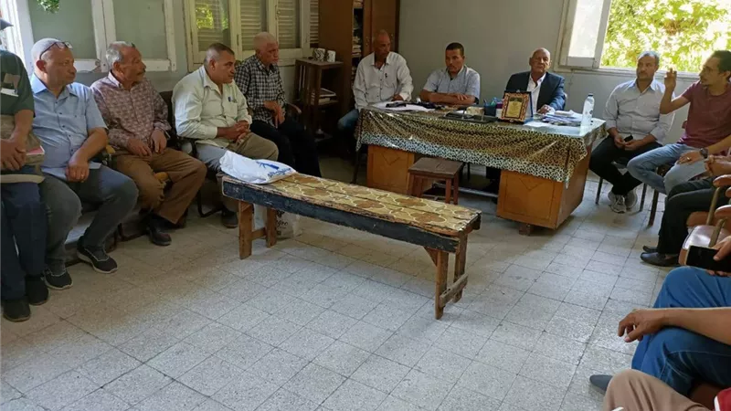 محافظ أسيوط يؤكد أهمية الإرشاد الزراعي والدعم الفني للمزارعين