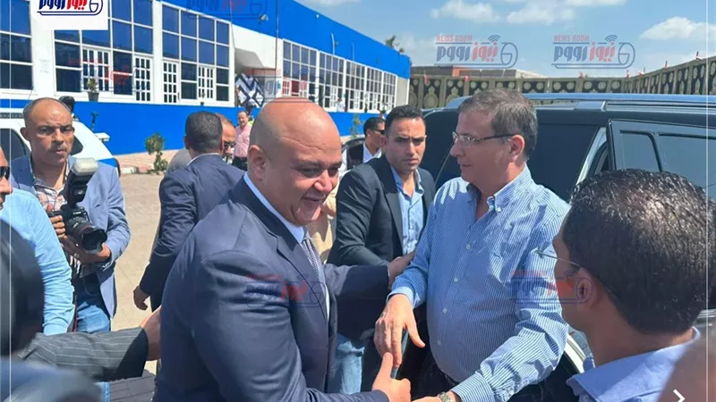 لتدشين مبادرة احلم 2.. وزير الزراعة يصل مصانع هيلثي بالشرقية 