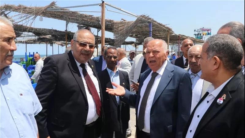 اتحاد المعلمين يحصر تلفيات نادي الشاطئ بالإسكندرية ويطالب برفع المياه