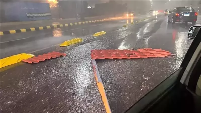 مصرعليها توقع العواصف وتتجهز لها.. إبراهيم عيسى يعلق على عاصفة إسكندرية 