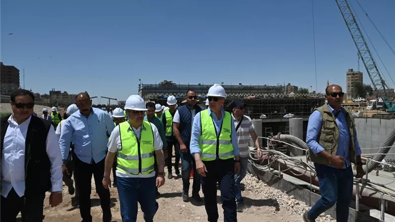 محافظ أسيوط يستقبل وزير الري ويتفقدان مشروع قناطر ديروط الجديدة 